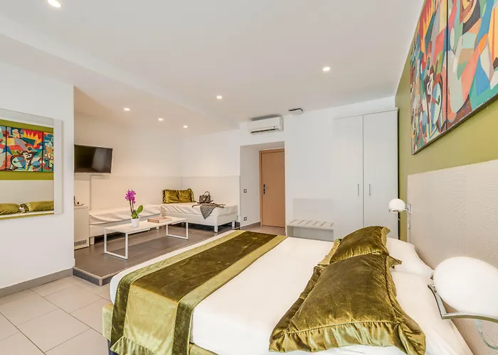 Trevi Palace Hotel